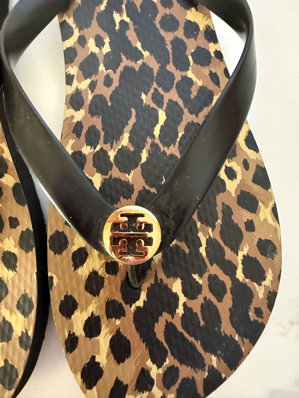 Tory Burch Leopard-Print Flip Flops with Black Straps and Gold Logos ? Size - Picture 3 of 9